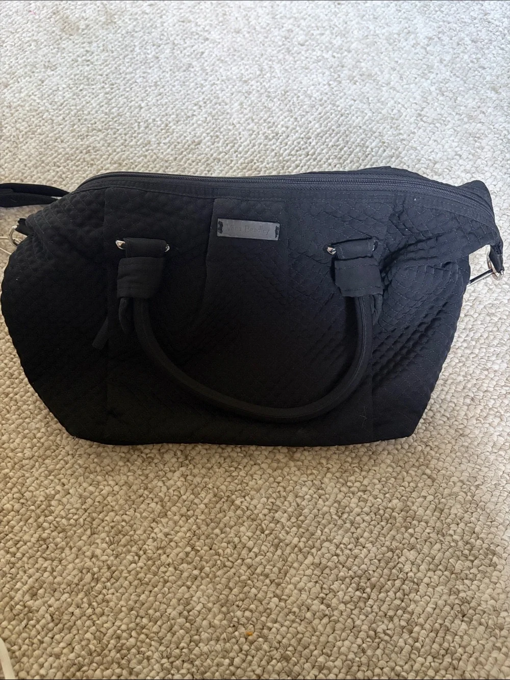 Vera Bradley keeps zipper black